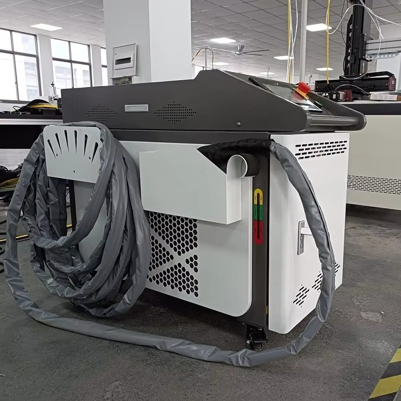 Portable Laser Rust Removal - Snelle handbediende laseroppervlaktereinigingsmachine 2000W, draagbare metaalroest-,
